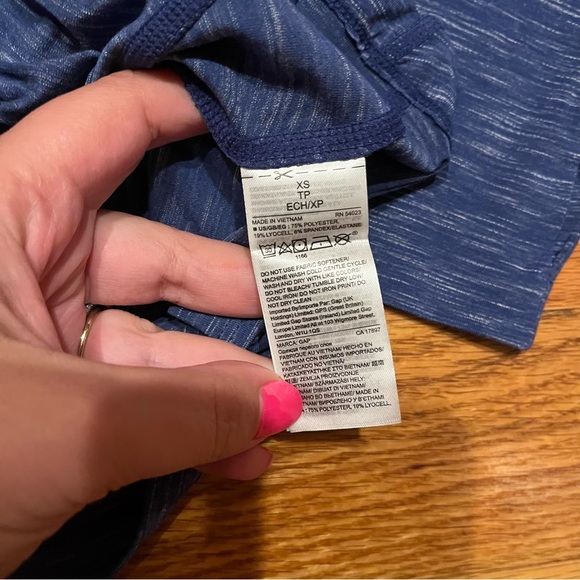 Gap GapFit Maternity long sleeve breathe top size XS - Picture 6 of 6